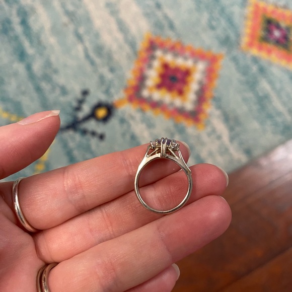 Trillion cut Tanzanite & diamond ring in 14k white gold. Genuine natural stones. - Picture 3 of 5